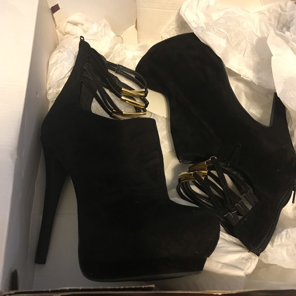 NWT JustFab Heels